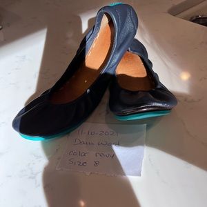 Good used condition size 8 navy tieks. These have a lot of life still in them.